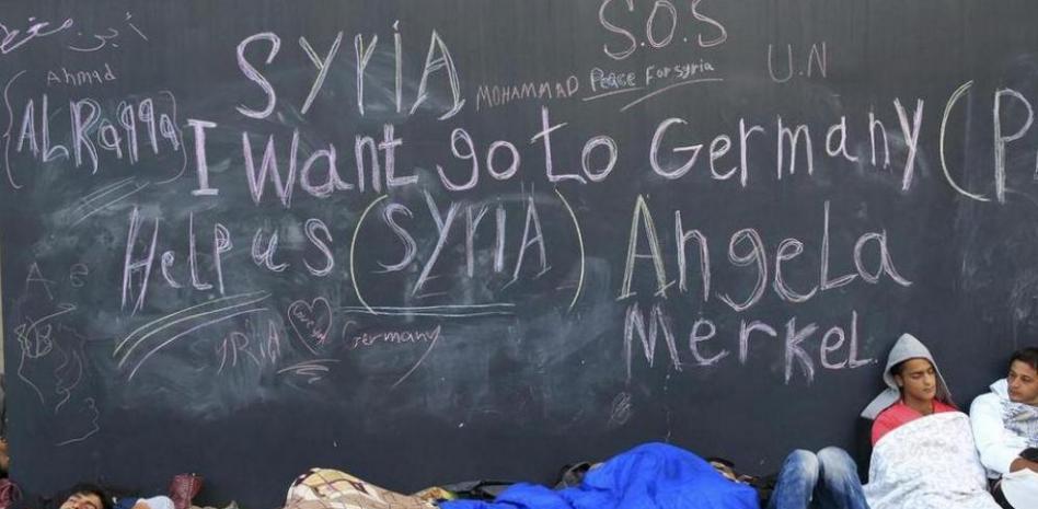 Cientos de refugiados siguen varados en un tren detenido por las autoridades húngaras