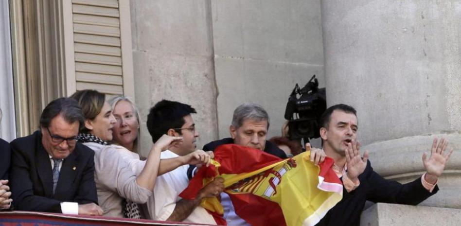 Iceta apela a votar al PSC para "evitar otra lamentable guerra de banderas"