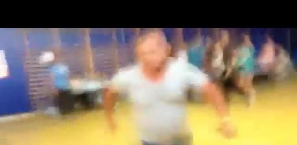 Un votante intenta agredir a un apoderado de JxSí en Mataró