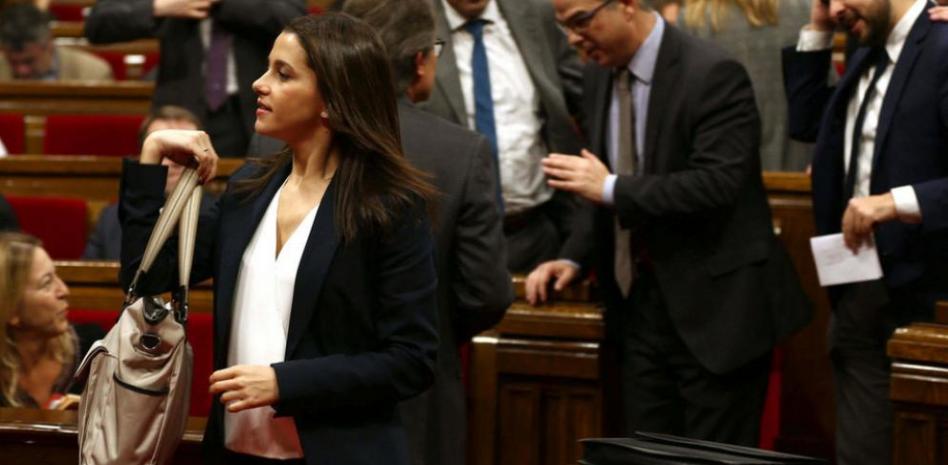 Arrimadas pide a Mas que rectifique esta "locura" y no arrastre a todos los catalanes