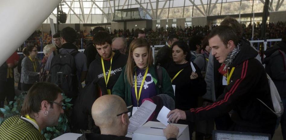La investidura de Artur Mas, en el aire tras el insólito empate en la asamblea de la CUP