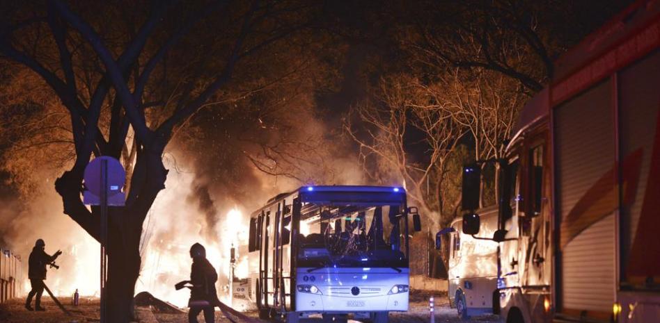 Al menos 28 muertos en un atentado contra el Ejército en Ankara