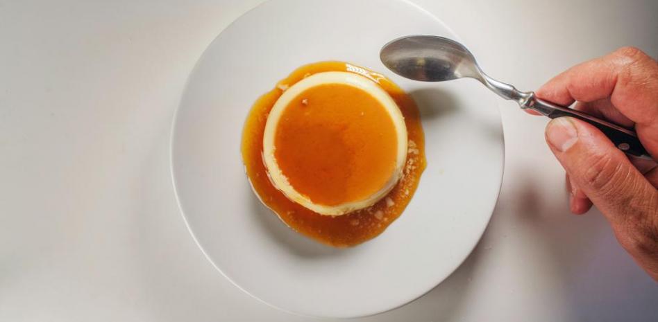 Vídeo: Cómo caramelizar el azúcar de cuatro maneras distintas