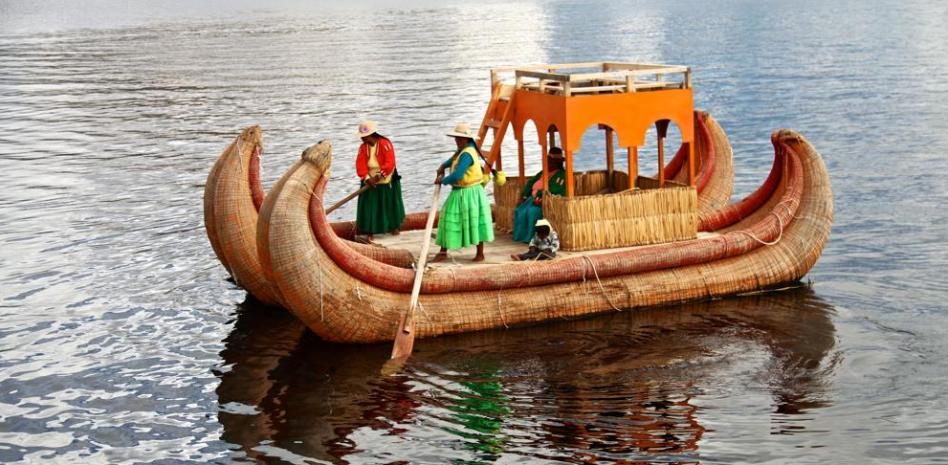 Navegando por el legendario Lago Titicaca