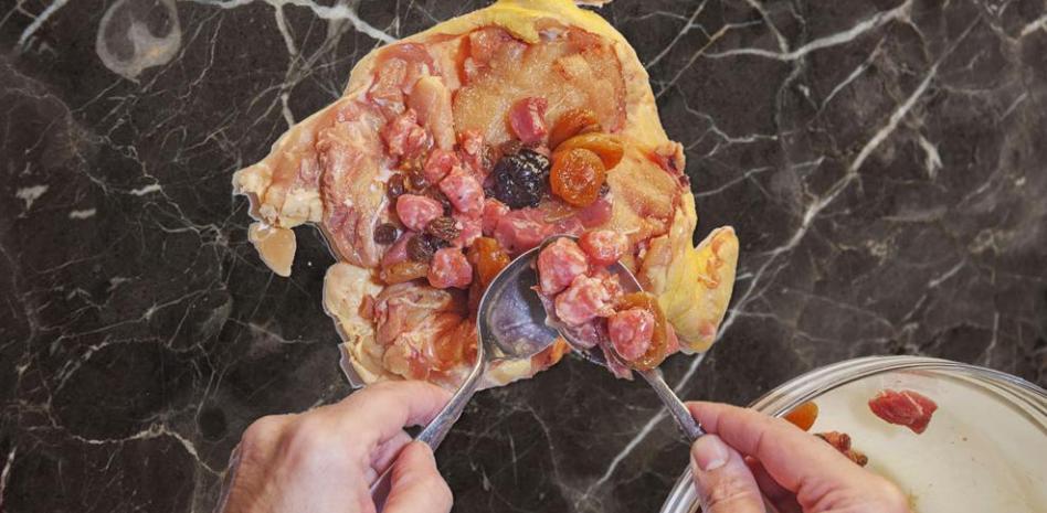 ¡Adiós a la pechuga seca! Así se consigue un pollo relleno en su punto