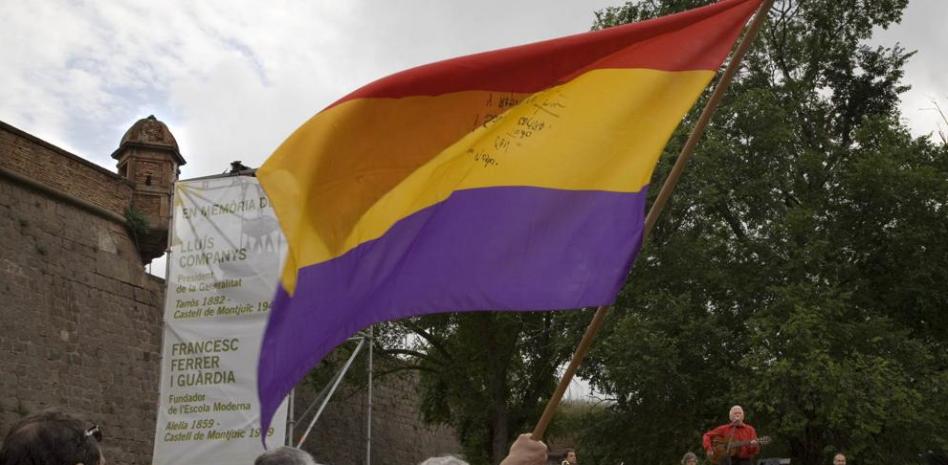 La Junta Electoral paraliza el izado de la bandera republicana en Pinto