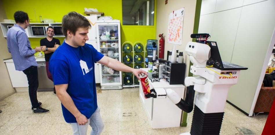Los futuros cuidadores robóticos ponen a prueba sus destrezas en Barcelona