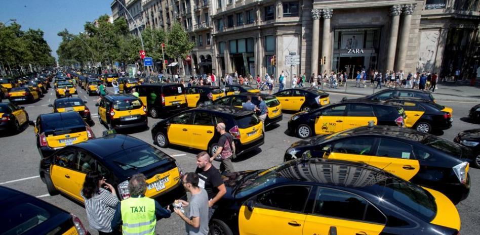 Los taxistas se declaran en huelga indefinida: “Esto es un segundo 15-M”