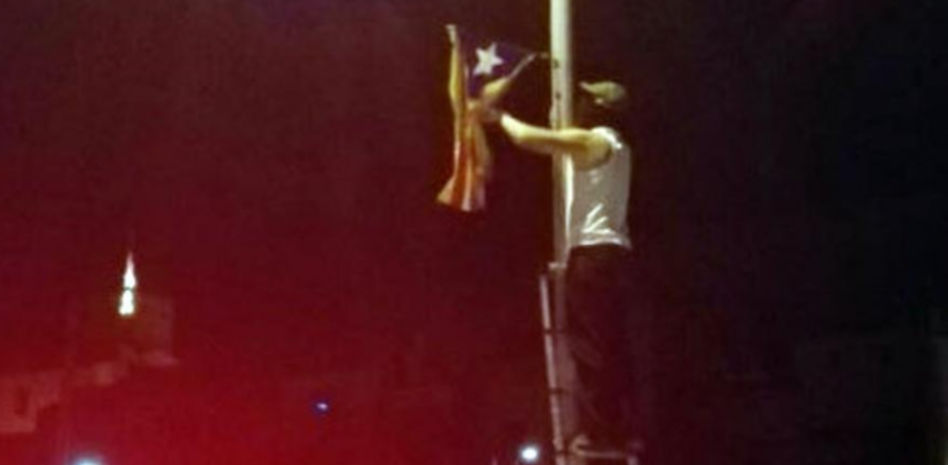 Unos encapuchados sacan estelades y amenazan a los vecinos de Verges