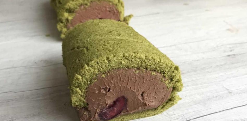 Brazo de gitano con té matcha, un dulce con toque asiático