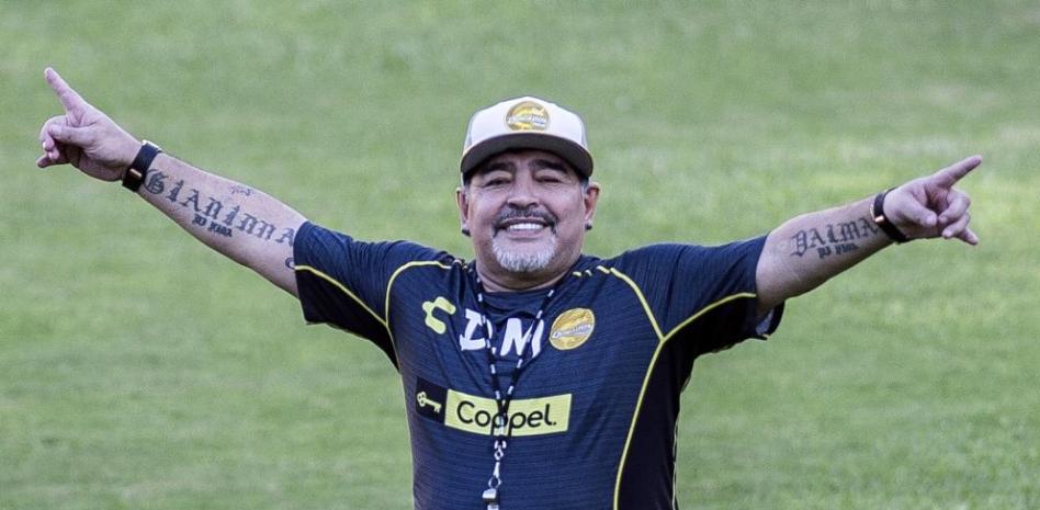 Maradona dirige su primer entrenamiento con los Dorados de Sinaloa