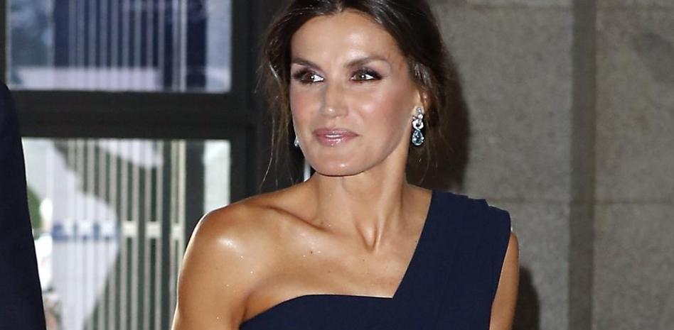 La reina Letizia cautiva con un traje pantalón en la inauguración de la nueva temporada del Teatro Real