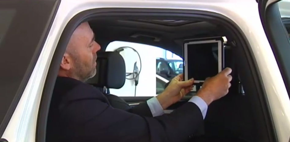 Cómo prevenir accidentes mortales por tabletas en los coches