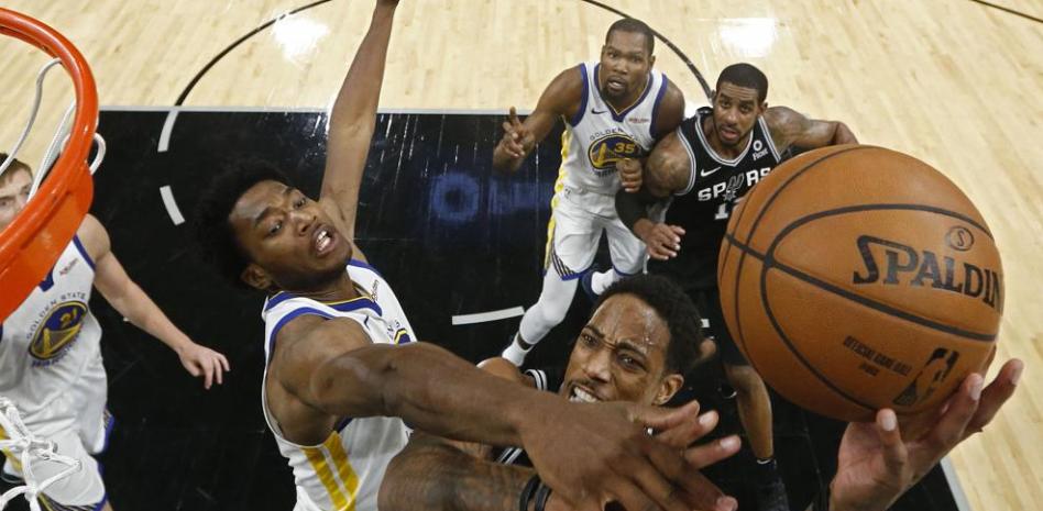 Las diez mejores jugadas de la noche en la NBA 