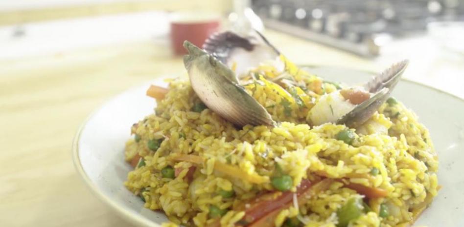 Así se prepara un arroz con zamburiñas ‘a la criolla’