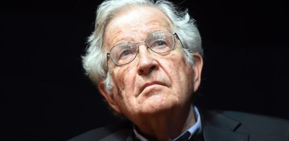 Noam Chomsky ,uno de los referentes intelectuales del siglo XX está de 90º aniversario