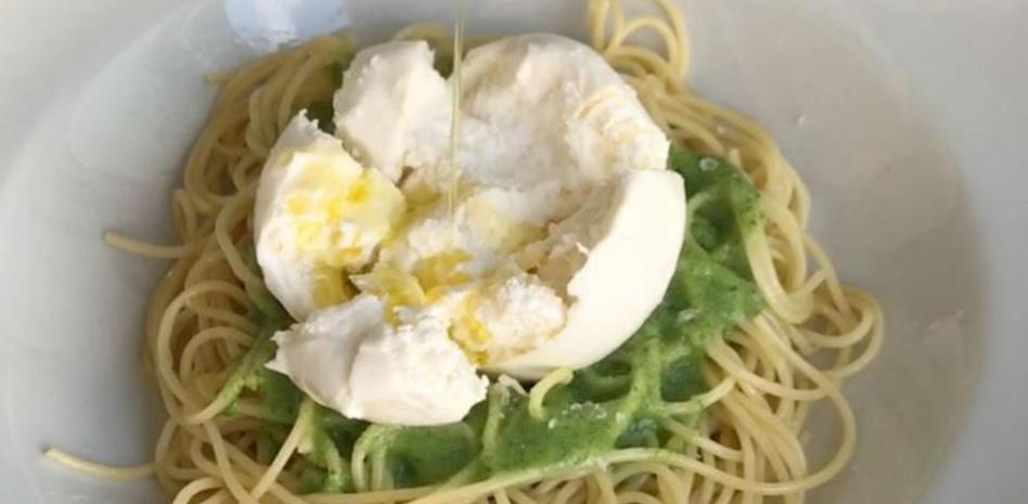 No te creerás lo fácil que es preparar una salsa pesto en casa