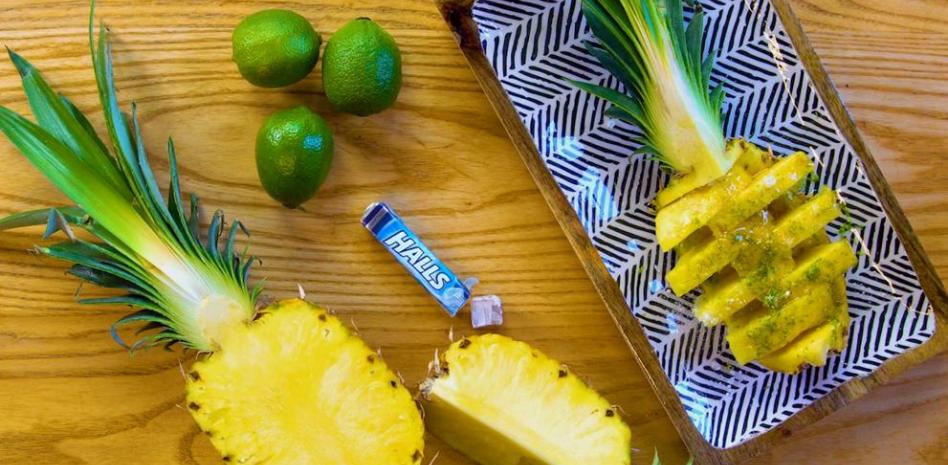 Preparar esta deliciosa piña con caramelos halls es ‘Así de fácil’