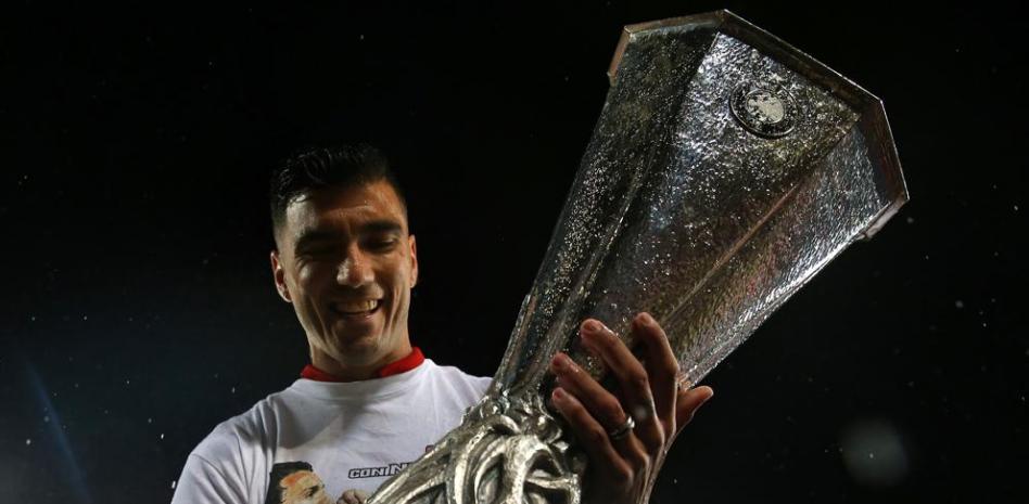 El Sánchez Pizjuán homenajea a Reyes