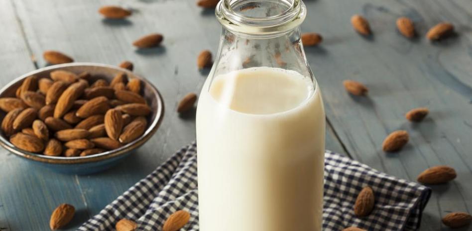 Leche de almendras: propiedades, beneficios y valor nutricional