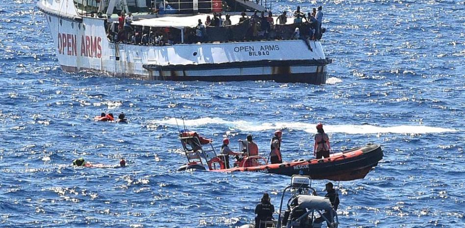 La situación del ‘Open Arms’ delante la costa de Lampedusa, en directo
