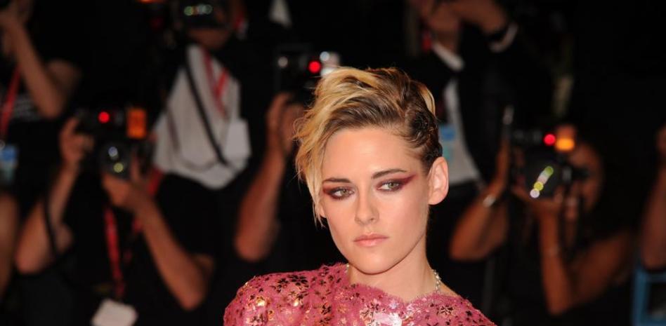 Kristen Stewart deslumbra en la alfombra roja de Venecia
