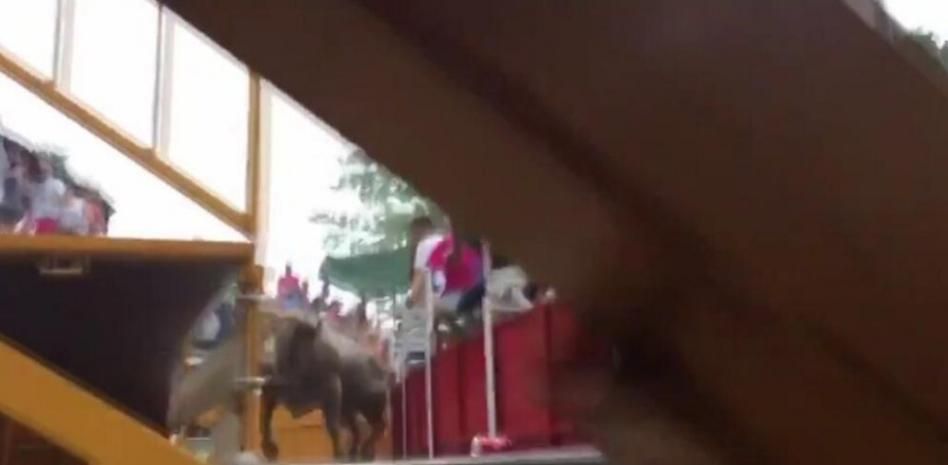 Una veintena de heridos al escapar un toro de un correbou en Vidreres