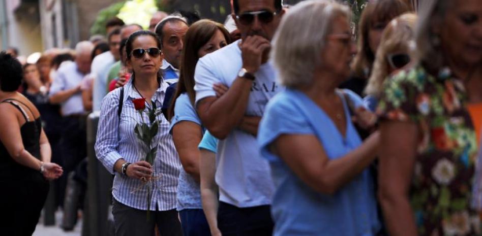 Mucha emoción en la capilla ardiente de Camilo Sesto