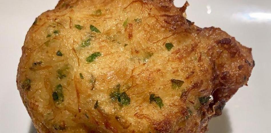 Cómo preparar estos sencillos y deliciosos buñuelos de bacalao