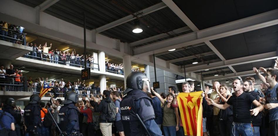 Periodistas golpeados durante las cargas en El Prat