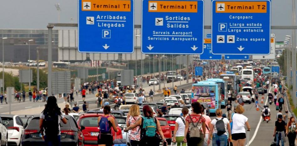 El colapso en el aeropuerto de El Prat, en imágenes