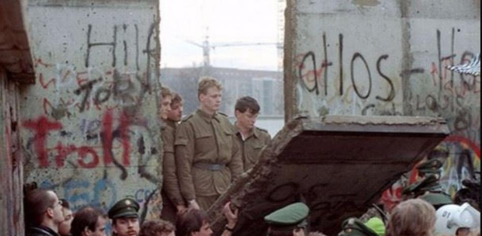 Así fue la caída del Muro de Berlín hace 30 años