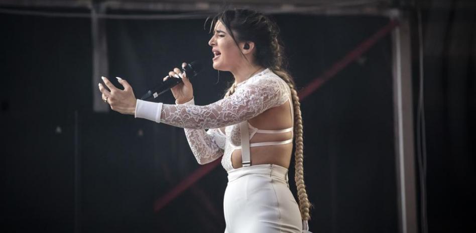 Lola Índigo se mete en la bañera para el videoclip de ‘Luna’