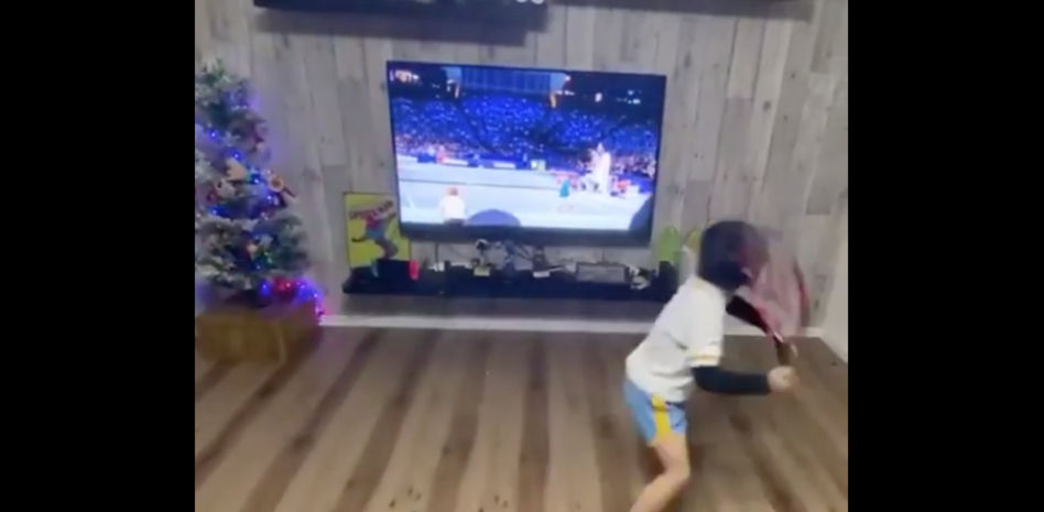 El vídeo viral de un niño que imita a Roger Federer
