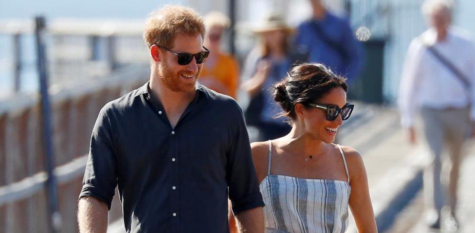 Harry y Meghan se alejan como miembros de la Casa Real británica