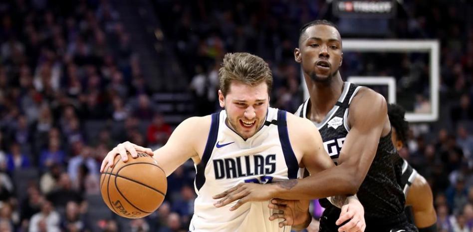 Luka Doncic, el jugador más joven de la historia en firmar un 20+15+15