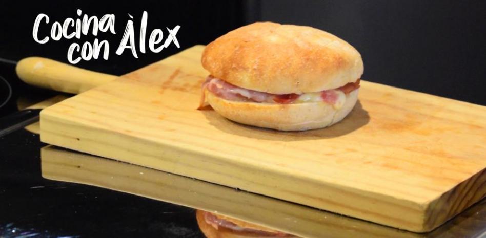 ‘Cocina con Àlex’ este jugoso bocadillo triple cerdo