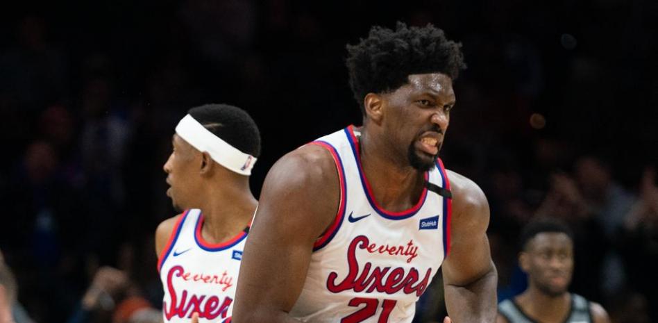 Joel Embiid lidera a los Sixers en una noche sin Ben Simmons