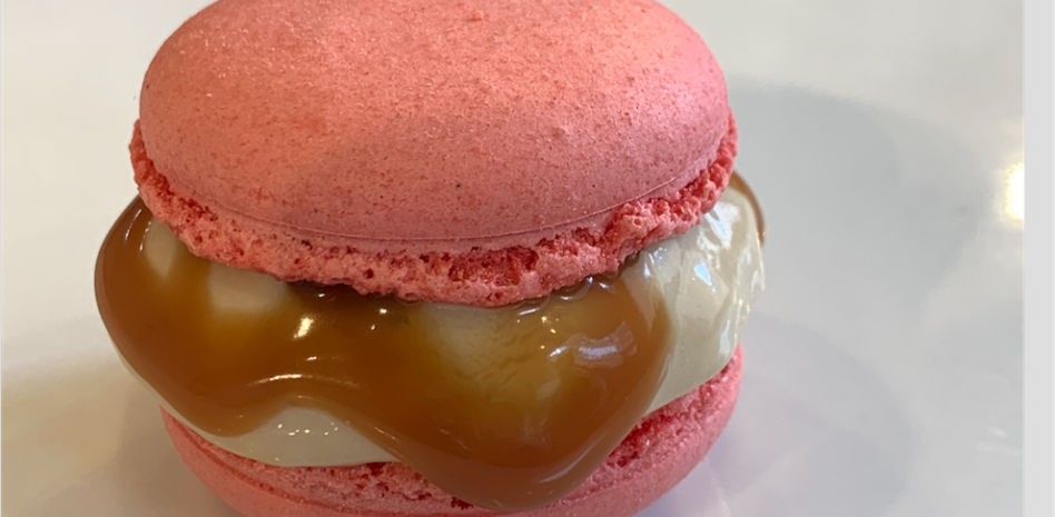 Prepara este exquisito ‘macaron’ con chocolate blanco y caramelo salado