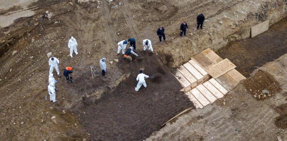 Fosas comunes en Nueva York por la crisis del coronavirus