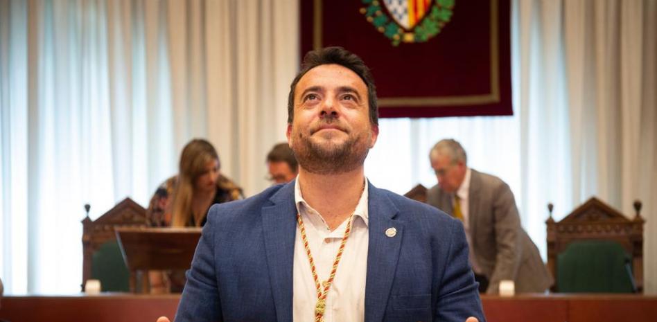 Dimite el alcalde de Badalona tras ser detenido por saltarse el confinamiento