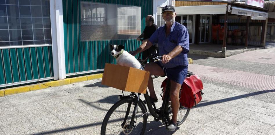 Las imágenes más curiosas que nos deja la primera jornada de desconfinamiento de los adultos