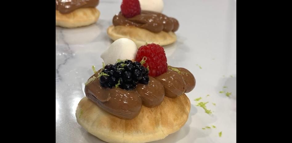 Cómo hacer esta pizza dulce con cremoso de praliné de almendra