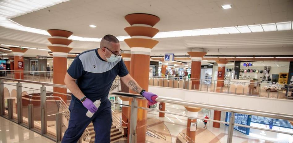 Compromís propone cerrar los centros comerciales valencianos de más de 800 metros