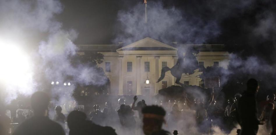 El caos se apodera de Washington en otra noche de fuego y furia por George Floyd