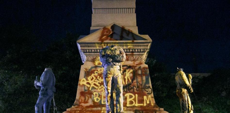 EE.UU. reniega de los símbolos de la Confederación pese al rechazo de Trump