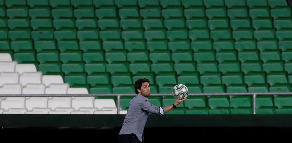 El Real Betis echa a Rubi de madrugada