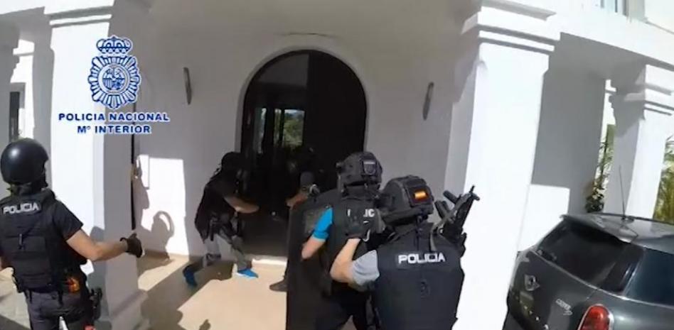 Los disparos en las piernas a un británico en Marbella fueron un escarmiento de su banda