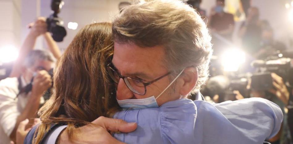 Feijóo impone su vía y el BNG renace