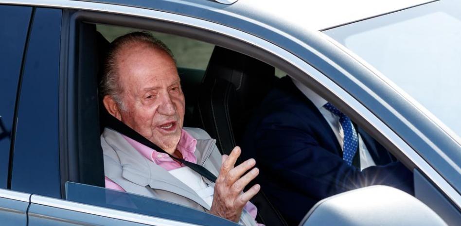 El Rey Juan Carlos anuncia su decisión de irse de España